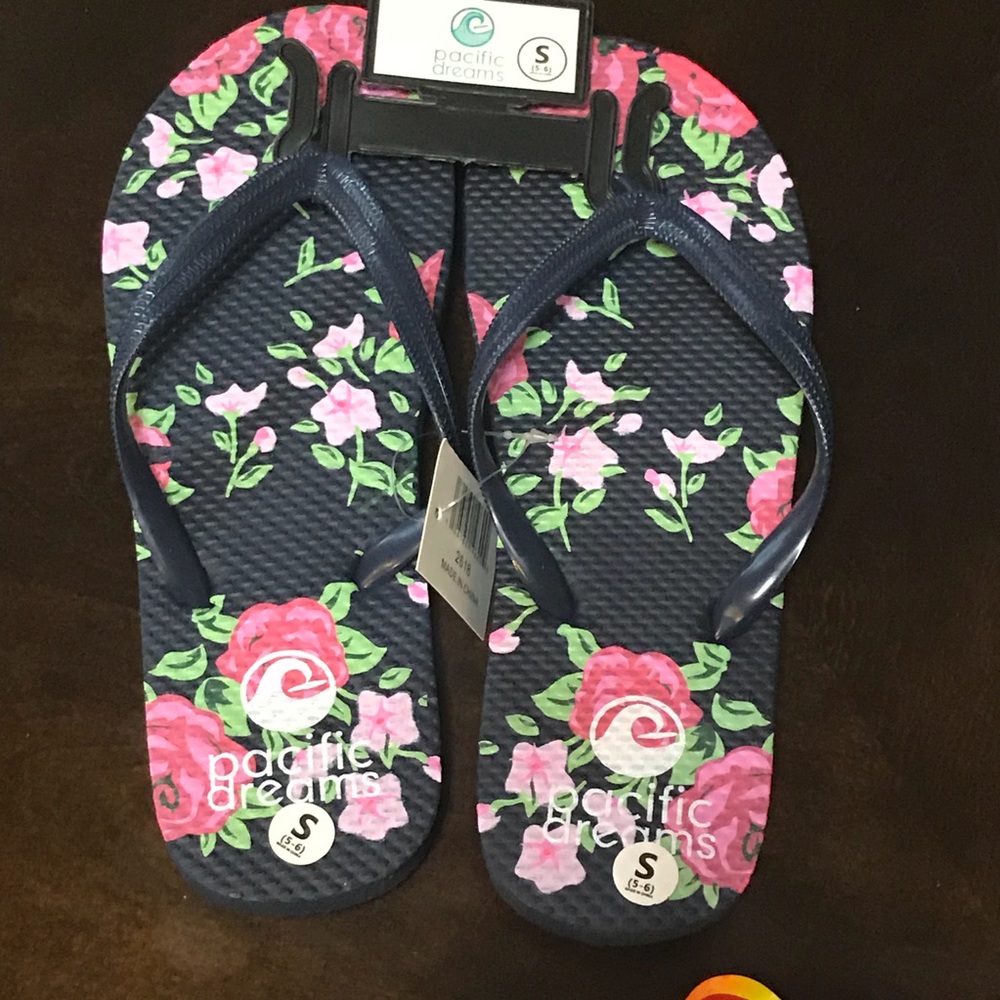 Brand New Trendy Fashion Beach & Pool Flip Flops - Picture 3 of 7